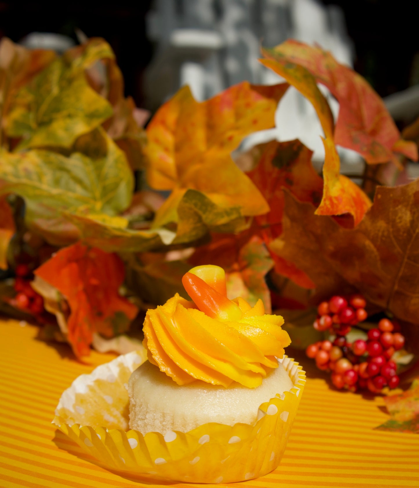 Candy Corn Swirl (Halloween) / 2 Dozen